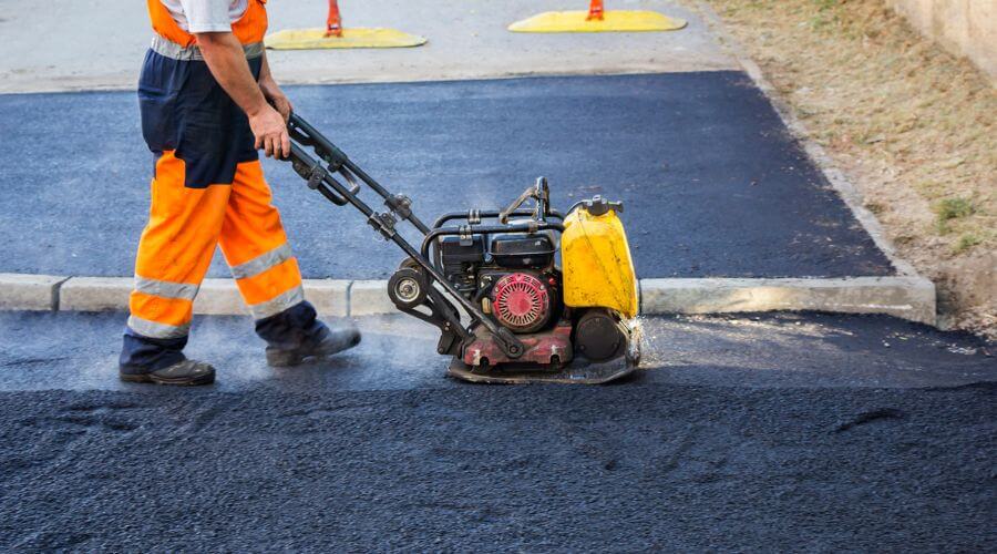 Professional gutter cleaning in Indianola, IL